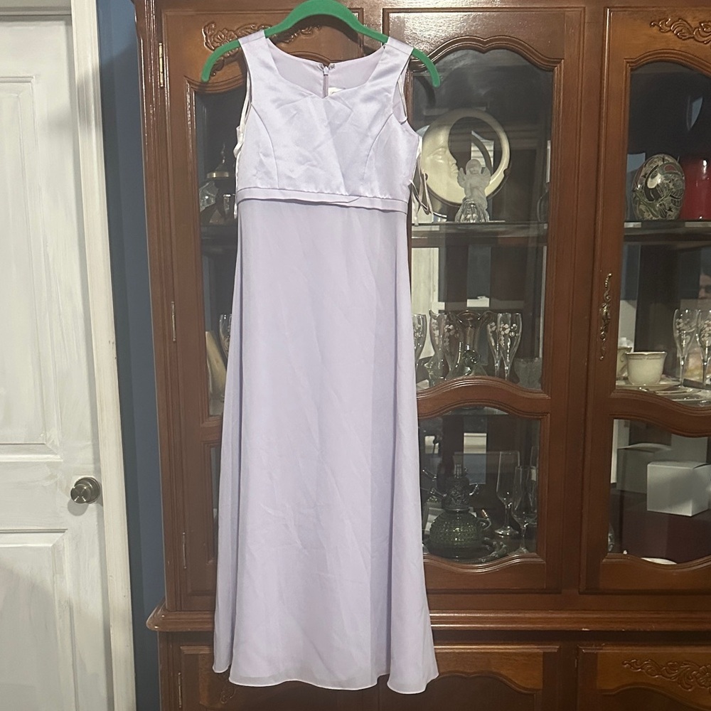 Elegant Lavender Sleeveless Gown